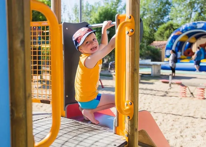 Zecamping 4 300m Piscine Chiens Acceptes Club Enfant Animations Sérignan